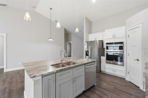 House in Spring Hill, Florida 4 bedrooms, 195.09 sq.m. № 2207812 - photo 6