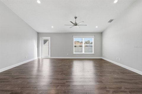 House in Spring Hill, Florida 4 bedrooms, 195.09 sq.m. № 2207812 - photo 17