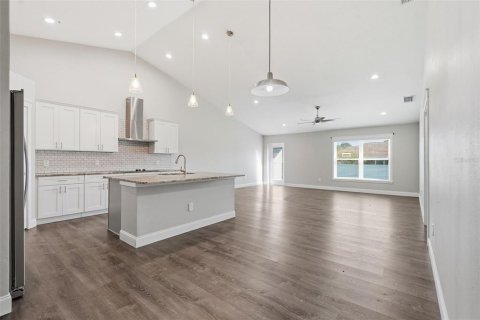 House in Spring Hill, Florida 4 bedrooms, 195.09 sq.m. № 2207812 - photo 9