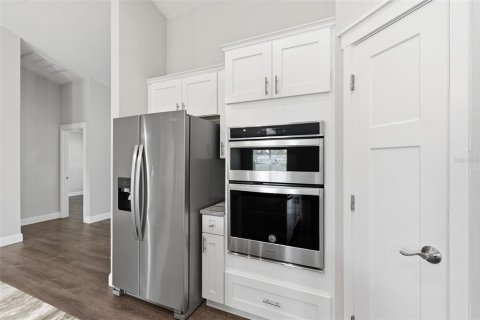 House in Spring Hill, Florida 4 bedrooms, 195.09 sq.m. № 2207812 - photo 7
