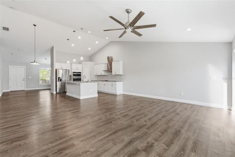House in Spring Hill, Florida 4 bedrooms, 195.09 sq.m. № 2207812 - photo 2