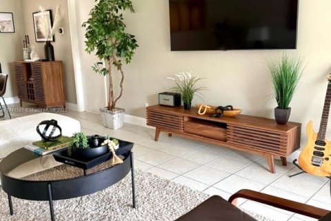 Condominio en venta en Weston, Florida, 1 dormitorio, 75.44 m2 № 1832518 - foto 11
