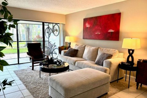 Condominio en venta en Weston, Florida, 1 dormitorio, 75.44 m2 № 1832518 - foto 12