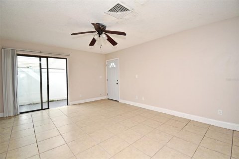 Condominio en alquiler en Orlando, Florida, 2 dormitorios, 84.45 m2 № 1901549 - foto 12