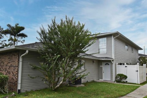 Condominio en alquiler en Orlando, Florida, 2 dormitorios, 84.45 m2 № 1901549 - foto 1