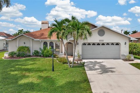 Casa en Cape Coral, Florida 3 dormitorios, 183.85 m2 № 2373451