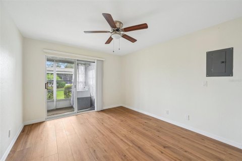 Condo in Sun City Center, Florida, 2 bedrooms № 2385777 - photo 20