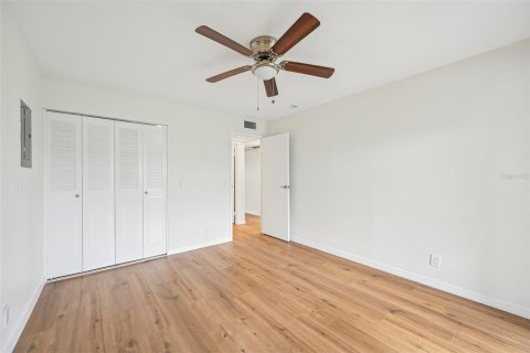 Condo in Sun City Center, Florida, 2 bedrooms № 2385777 - photo 22