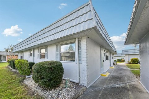 Condo in Sun City Center, Florida, 2 bedrooms № 2385777 - photo 29