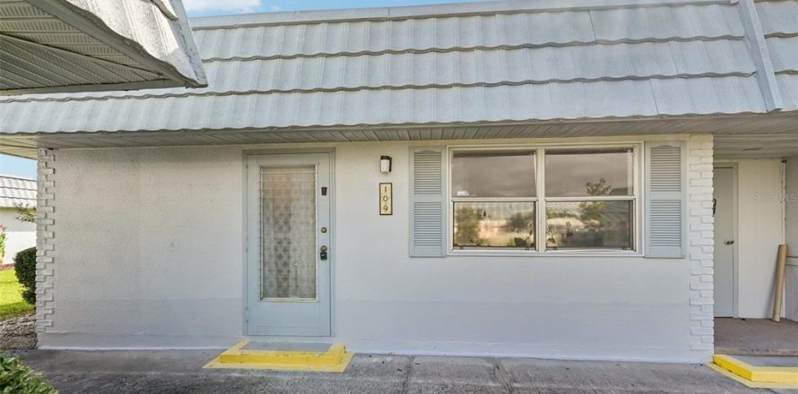 Condo in Sun City Center, Florida, 2 bedrooms № 2385777