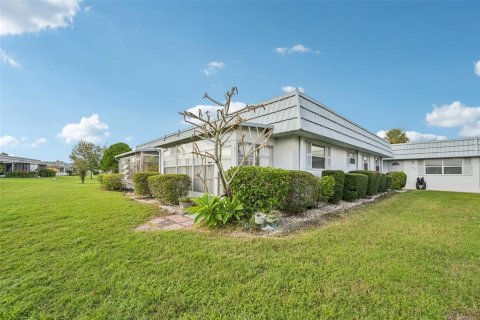 Condo in Sun City Center, Florida, 2 bedrooms № 2385777 - photo 30