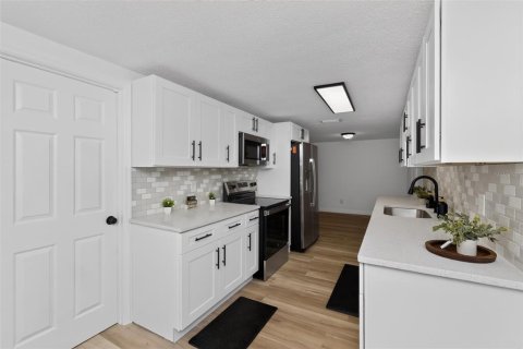 Villa ou maison à louer à Port Richey, Floride: 3 chambres, 119.29 m2 № 2389444 - photo 7