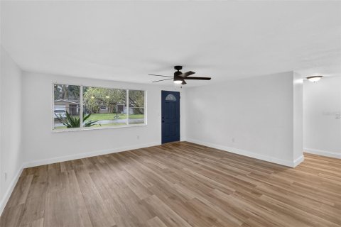 Villa ou maison à louer à Port Richey, Floride: 3 chambres, 119.29 m2 № 2389444 - photo 4