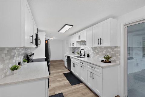 Villa ou maison à louer à Port Richey, Floride: 3 chambres, 119.29 m2 № 2389444 - photo 10
