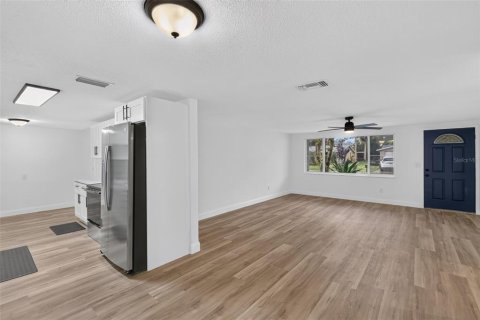 Villa ou maison à louer à Port Richey, Floride: 3 chambres, 119.29 m2 № 2389444 - photo 6
