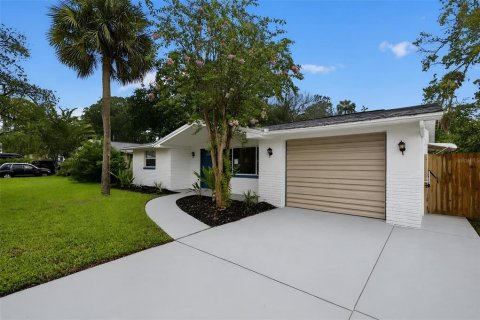 Villa ou maison à louer à Port Richey, Floride: 3 chambres, 119.29 m2 № 2389444 - photo 2