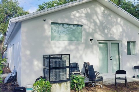 House in Miami, Florida 4 bedrooms, 113.81 sq.m. № 1863074 - photo 6