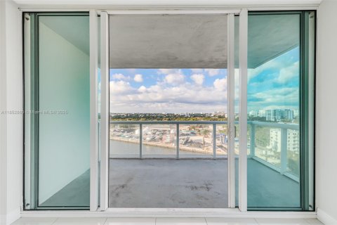 Condominio en venta en Miami, Florida, 3 dormitorios, 146.6 m2 № 1875693 - foto 30