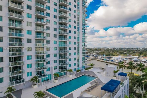 Condominio en venta en Miami, Florida, 3 dormitorios, 146.6 m2 № 1875693 - foto 3