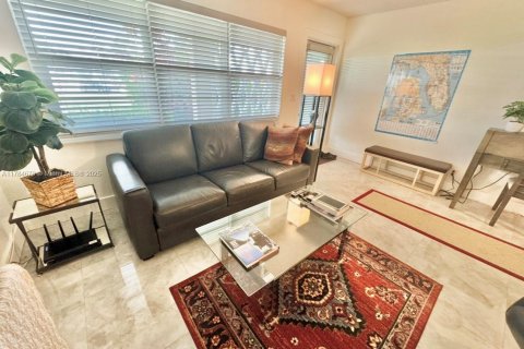 Condo in Hallandale Beach, Florida, 1 bedroom № 1979918 - photo 6