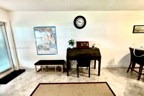 Condo in Hallandale Beach, Florida, 1 bedroom № 1979918 - photo 20