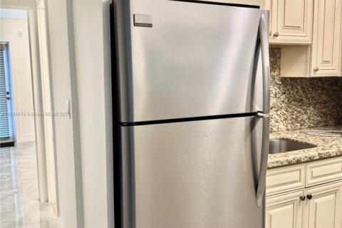 Condo in Hallandale Beach, Florida, 1 bedroom № 1979918 - photo 26