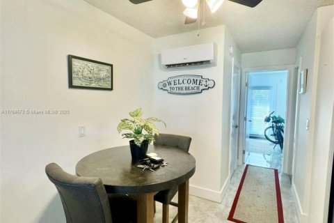 Condo in Hallandale Beach, Florida, 1 bedroom № 1979918 - photo 29