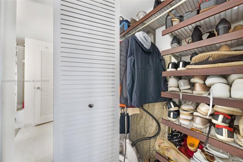 Copropriété à vendre à Miami Beach, Floride: 1 chambre, 91.97 m2 № 1976306 - photo 11