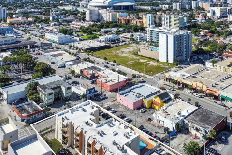 Condominio en venta en Miami, Florida, 1 dormitorio, 65.68 m2 № 1953230 - foto 3