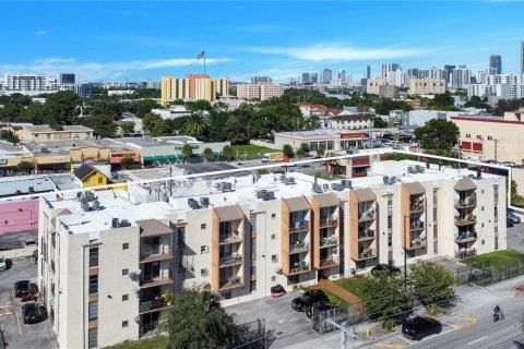 Condominio en venta en Miami, Florida, 1 dormitorio, 65.68 m2 № 1953230 - foto 1