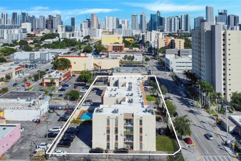 Condominio en venta en Miami, Florida, 1 dormitorio, 65.68 m2 № 1953230 - foto 2
