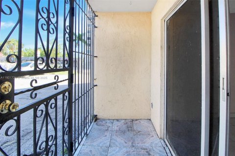 Condominio en venta en Miami, Florida, 1 dormitorio, 65.68 m2 № 1953230 - foto 13