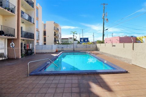 Condominio en venta en Miami, Florida, 1 dormitorio, 65.68 m2 № 1953230 - foto 14