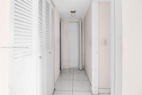 Condominio en venta en Miami, Florida, 1 dormitorio, 65.68 m2 № 1953230 - foto 11