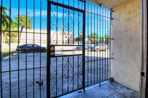 Condominio en venta en Miami, Florida, 1 dormitorio, 65.68 m2 № 1953230 - foto 12