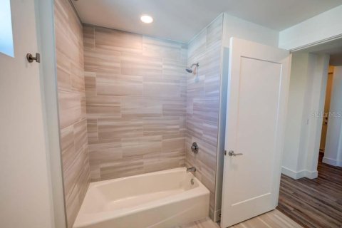 Copropriété à vendre à Sarasota, Floride: 2 chambres, 126.25 m2 № 1732205 - photo 15