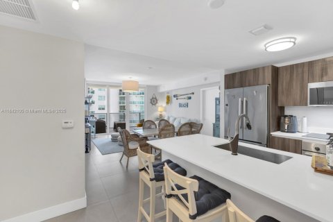 Condo in Miami, Florida, 2 bedrooms  № 1834091 - photo 6