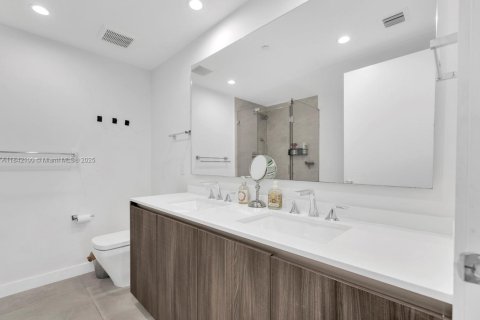 Condo in Miami, Florida, 2 bedrooms  № 1834091 - photo 30