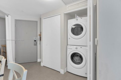 Condo in Miami, Florida, 2 bedrooms  № 1834091 - photo 28