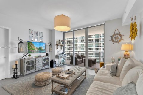 Condo in Miami, Florida, 2 bedrooms  № 1834091 - photo 13