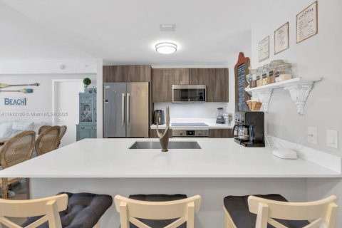 Condo in Miami, Florida, 2 bedrooms  № 1834091 - photo 8