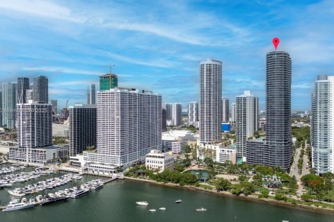 Condo in Miami, Florida, 2 bedrooms  № 1834091 - photo 1