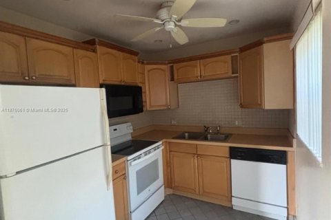 Condominio en alquiler en West Palm Beach, Florida, 2 dormitorios, 74.14 m2 № 1926916 - foto 3