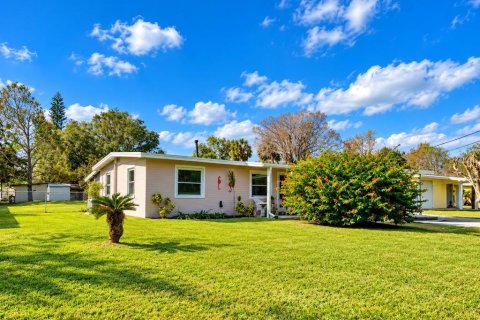 Villa ou maison à louer à New Smyrna Beach, Floride: 2 chambres, 111.85 m2 № 2387518 - photo 2