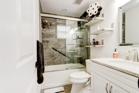 Villa ou maison à louer à New Smyrna Beach, Floride: 2 chambres, 111.85 m2 № 2387518 - photo 8