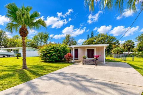 Villa ou maison à louer à New Smyrna Beach, Floride: 2 chambres, 111.85 m2 № 2387518 - photo 4