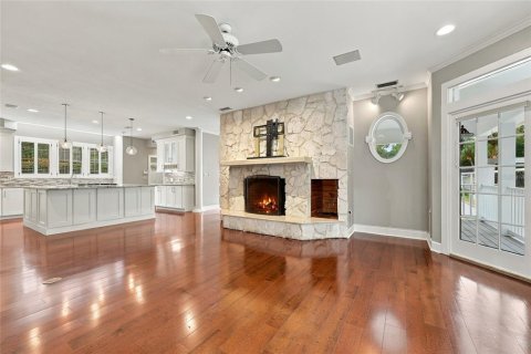 House in Gainesville, Florida 4 bedrooms, 493.5 sq.m. № 2406721 - photo 15