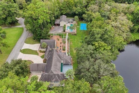 House in Gainesville, Florida 4 bedrooms, 493.5 sq.m. № 2406721 - photo 10