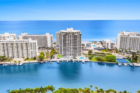Copropriété à vendre à Miami Beach, Floride: 4 chambres, 262.63 m2 № 1844045 - photo 1