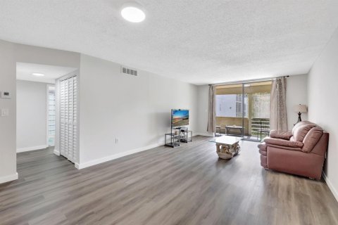 Condominio en Lauderdale Lakes, Florida, 2 dormitorios  № 2087284